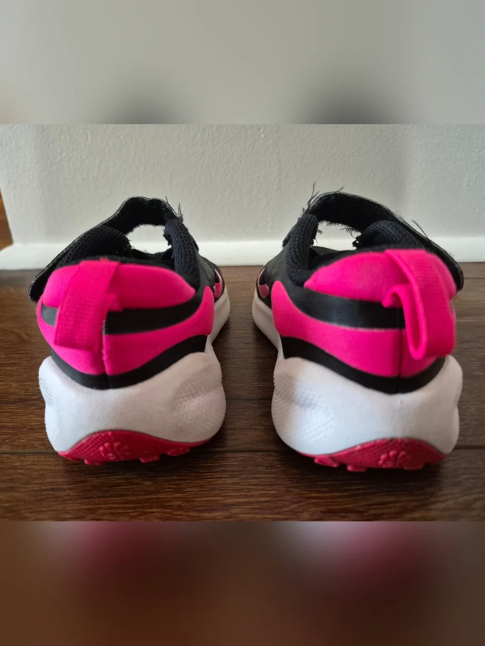 Nike Revolution 7 Black/Pink Girl's Shoes Sneakers Sz 9c FB7690-002